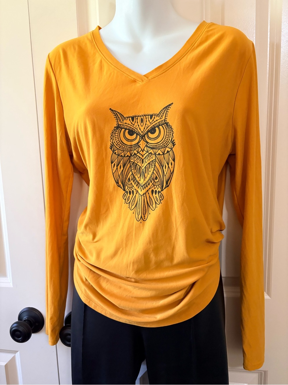 Mustard Owl Print V-Neck Long Sleeve Top, size XL